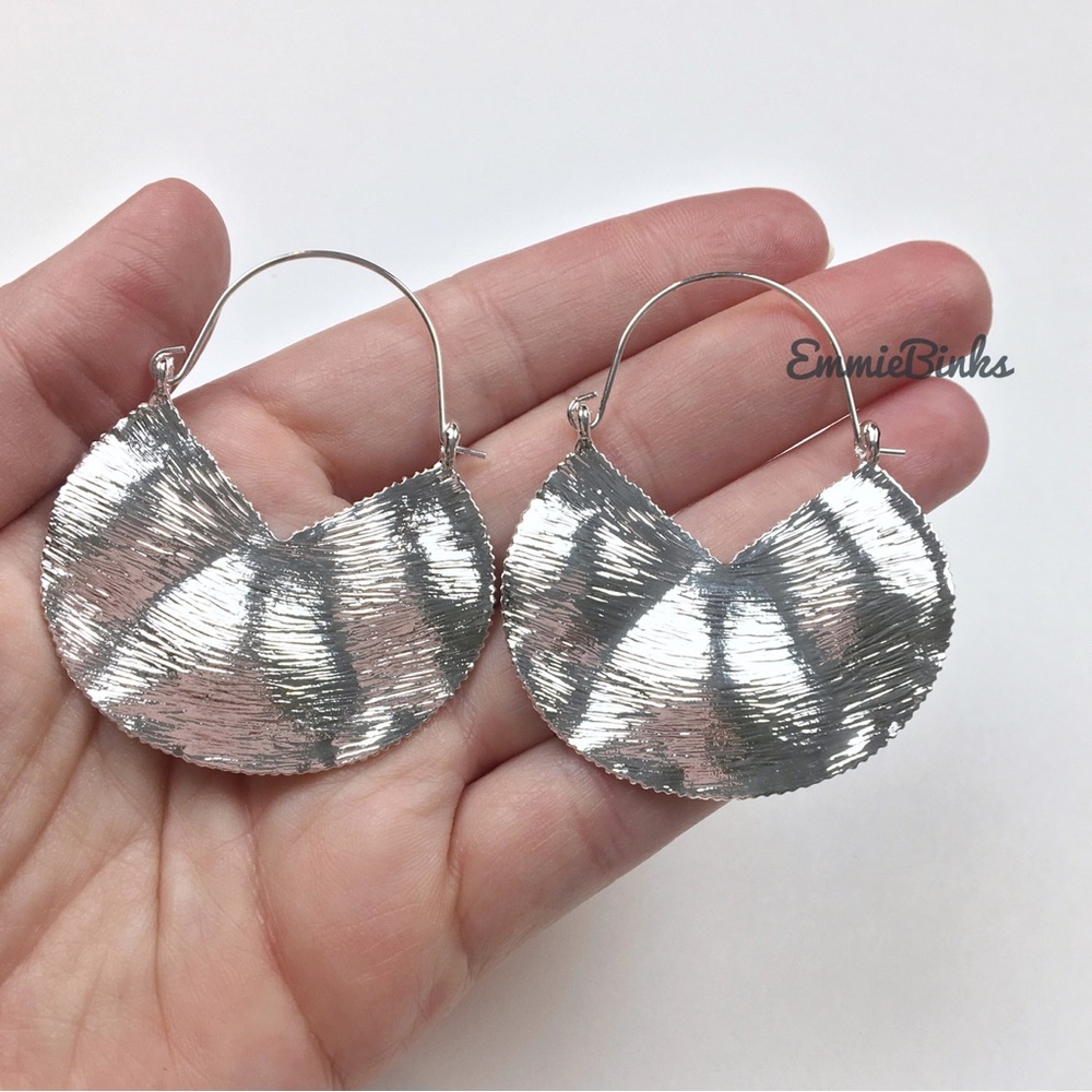 ✨3for$38  New Zara Textured Semicircle Hoop Earrings - Picture 4 of 16